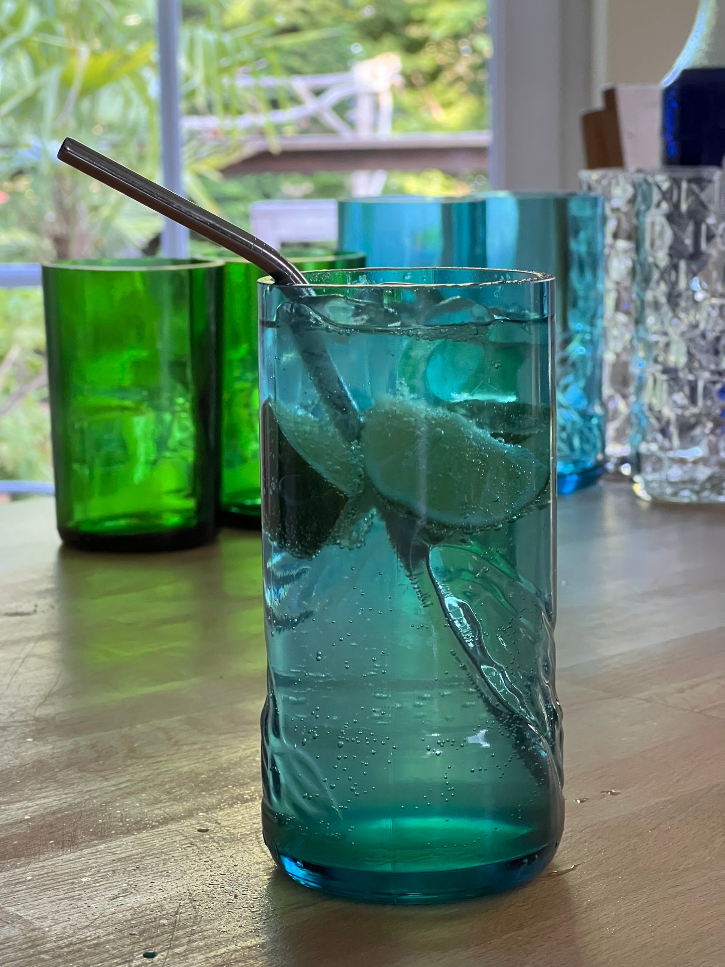 3er Set Gläser aus Selters Wasser Flaschen - verzauberndes blau mit Glasrelief - Unikate aus Flaschenunterteilen