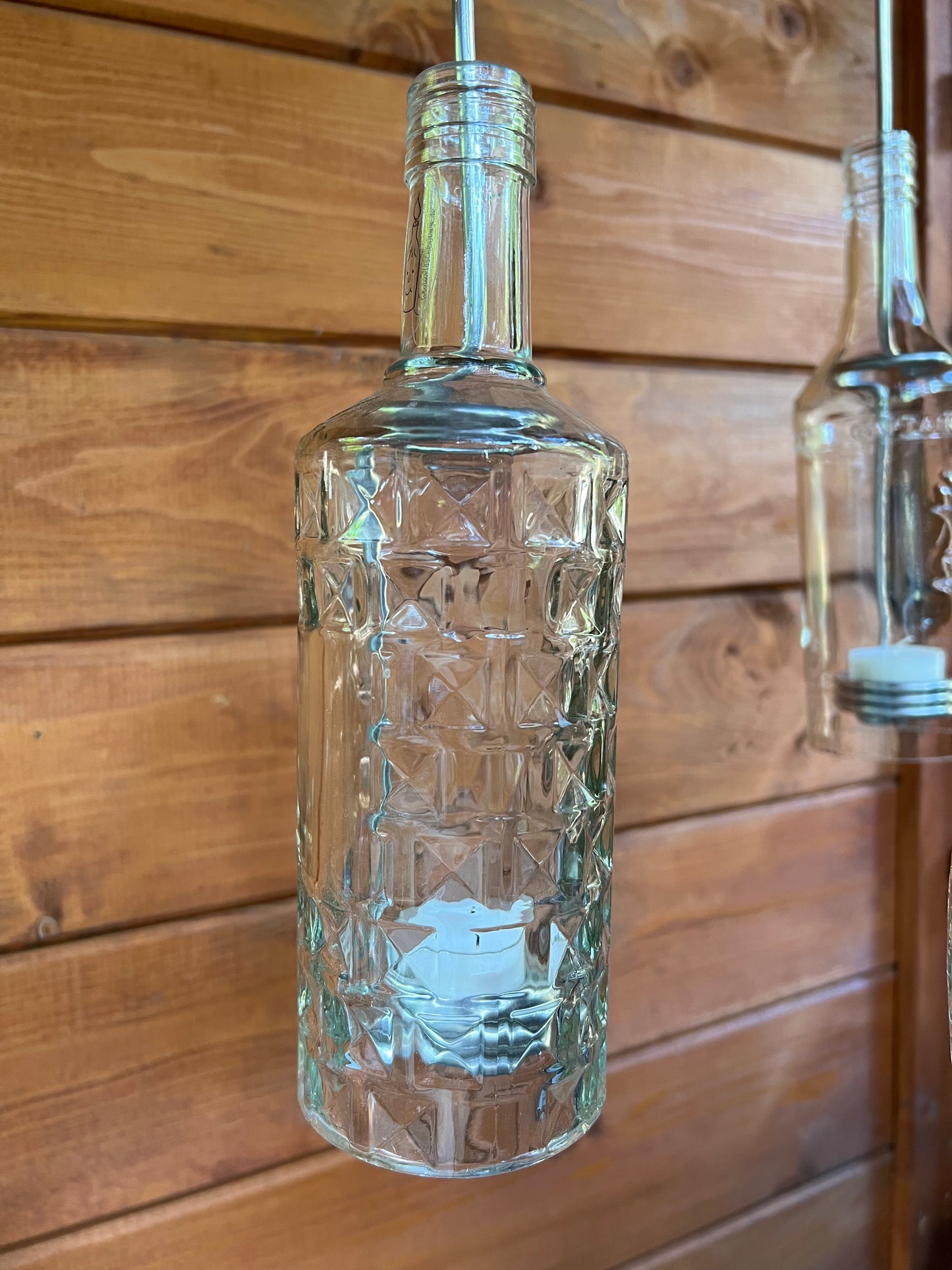 Windlicht aus Three Sixty Vodka Flasche mit Teelicht - Kacheloptik durch Mosaik - Upcycling Hängelampe für den Garten