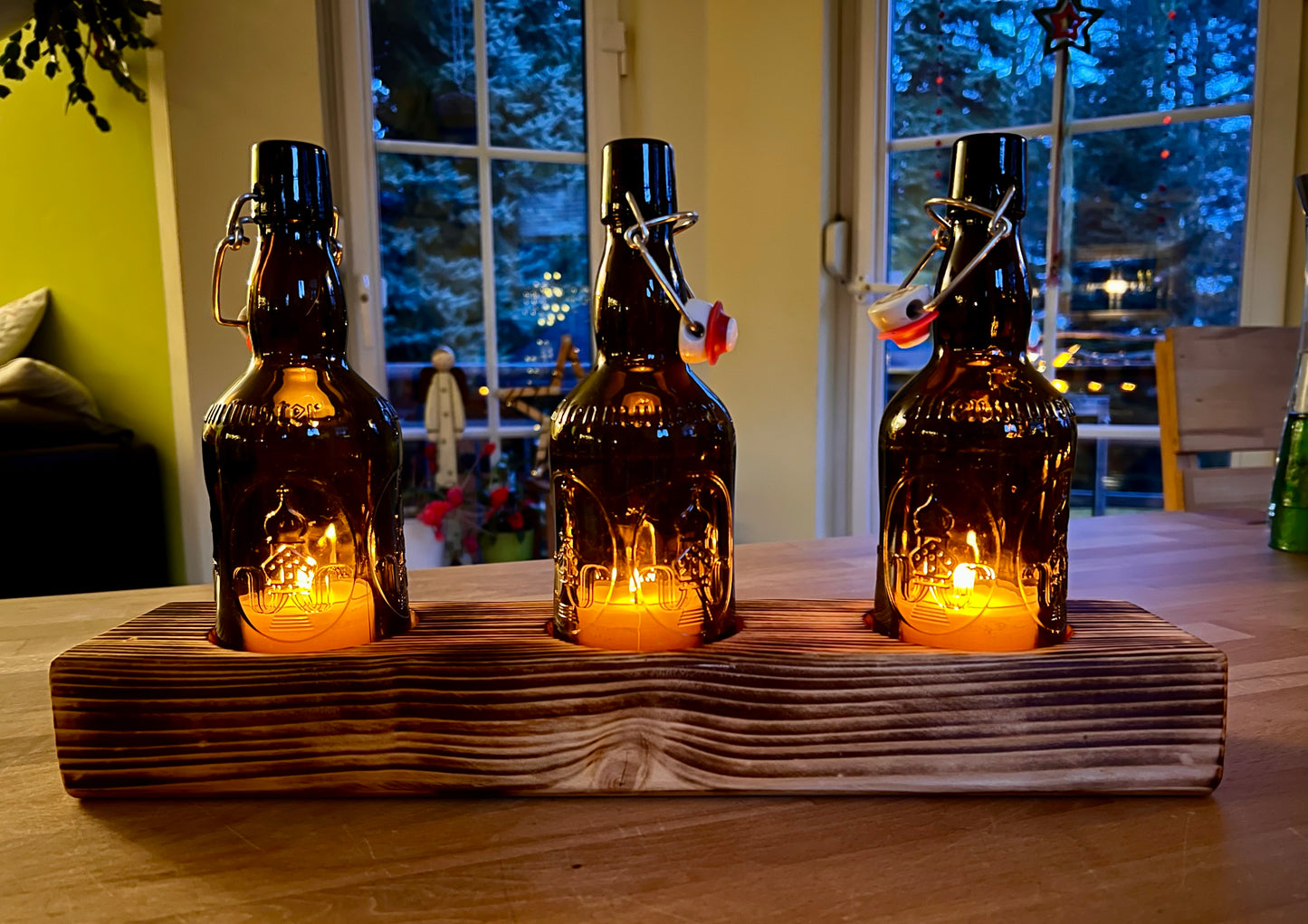 Tischleuchter dreiflammig mit Altenmünster Bügelflaschen - Glas auf Holz - besonderes Unikat auf Kantholz - Auftragsarbeit