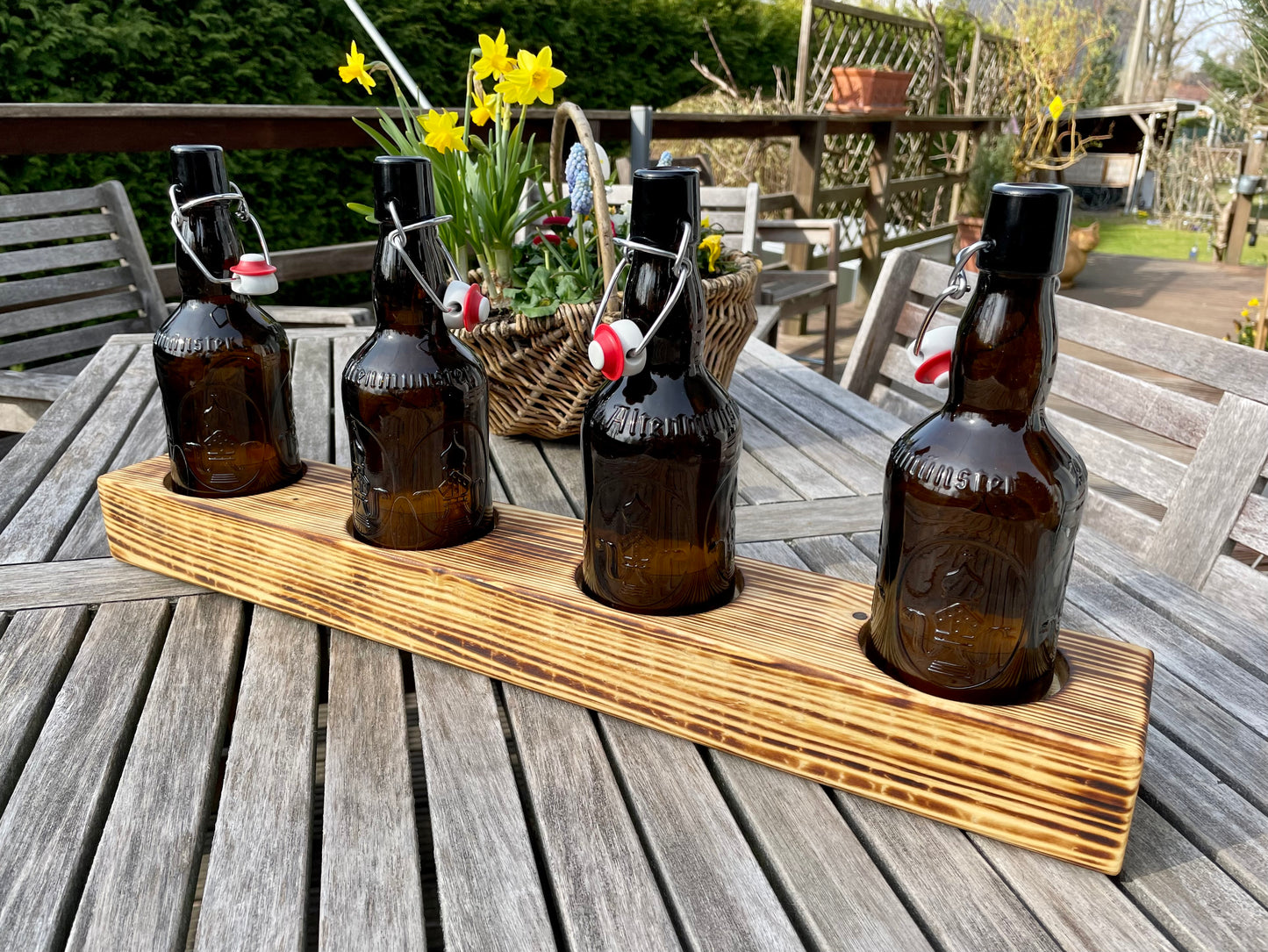 Tischleuchter vierflammig mit Altenmünster Bügelflaschen - Glas auf Holz - besonderes Unikat auf Kantholz - Auftragsarbeit