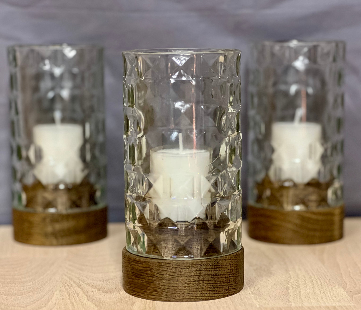 Tischleuchter einflammig aus alter Three Sixty Vodka Flasche als Hülse - besonderes Unikat auf gedrechseltem Holzsockel - Auftragsarbeit