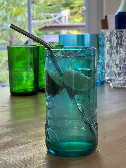 3er Set Gläser aus Selters Wasser Flaschen - verzauberndes blau mit Glasrelief - Unikate aus Flaschenunterteilen