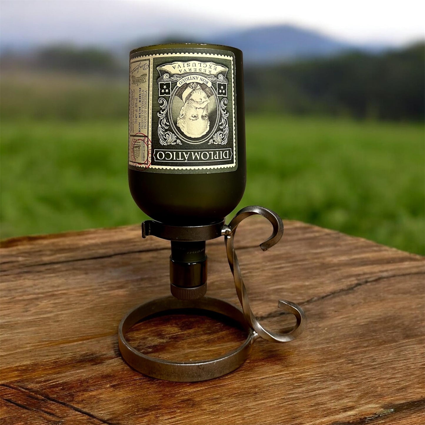 Tischleuchter aus alter Diplomatico Rum Flasche auf Metallständer