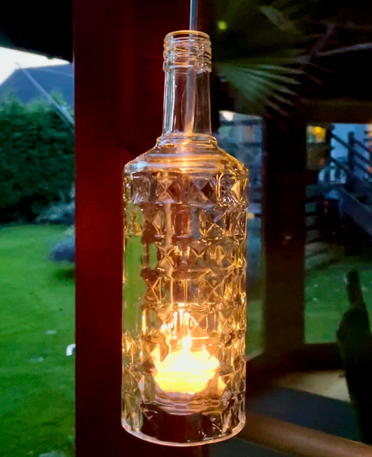 Windlicht aus Three Sixty Vodka Flasche mit Teelicht - Kacheloptik durch Mosaik - Upcycling Hängelampe für den Garten