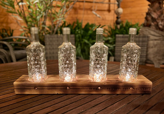 Tischleuchter vierflammig mit alten Three Sixty Vodka Flaschen - Glas auf Holz - besonderes Unikat auf Kantholz – Auftragsarbeit