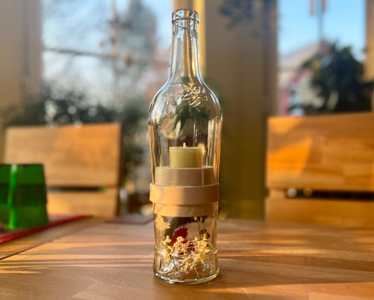 Handgefertigtes Windlicht aus Zacapa Rum Flasche – tolle Flaschenform mit Glasrelief – mit Teelicht für gemütliche Atmosphäre