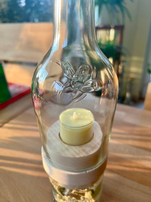 Handgefertigtes Windlicht aus Zacapa Rum Flasche – tolle Flaschenform mit Glasrelief – mit Teelicht für gemütliche Atmosphäre
