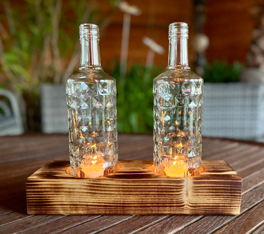 Tischleuchter zweiflammig mit alten Three Sixty Vodka Flaschen - Glas auf Holz - besonderes Unikat auf Kantholz - Auftragsarbeit