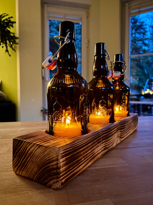 Tischleuchter dreiflammig mit Altenmünster Bügelflaschen - Glas auf Holz - besonderes Unikat auf Kantholz - Auftragsarbeit