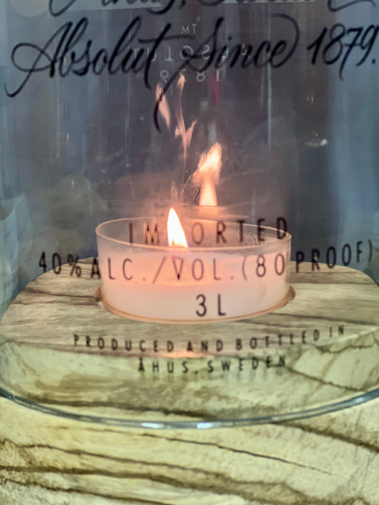 Windlicht aus alter Flasche - Standjunge XXL Absolut Standard Vodka - besonderes Unikat mit Holzsockel