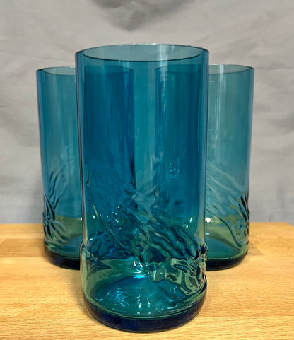 3er Set Gläser aus Selters Wasser Flaschen - verzauberndes blau mit Glasrelief - Unikate aus Flaschenunterteilen
