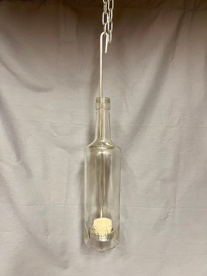 Windlicht aus Bacardi Rum Flasche mit Teelicht - Relief mit Fledermaus - Upcycling Hängelampe für den Garten