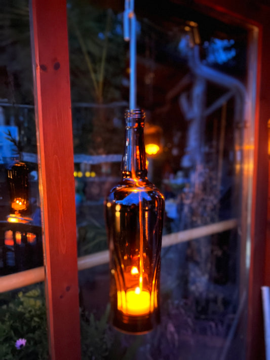 Windlicht aus Amarula Likör Flasche - ein Flaschenjunge für stimmungsvolles Licht - besonderes Unikat mit Drahteinsatz