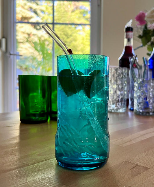 3er Set Gläser aus Selters Wasser Flaschen - verzauberndes blau mit Glasrelief - Unikate aus Flaschenunterteilen