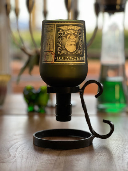Tischleuchter aus alter Diplomatico Rum Flasche auf Metallständer