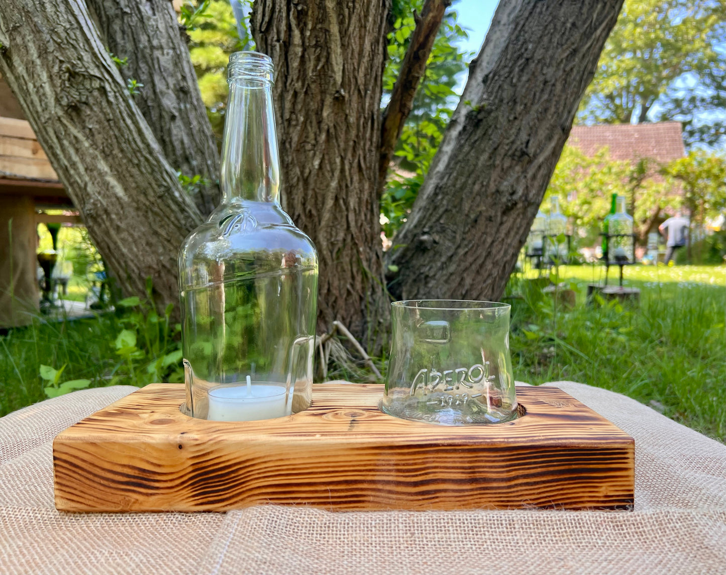 Windlicht plus Nüsschen Schale aus Aperol Flasche (1l) auf geflammtem Kantholz