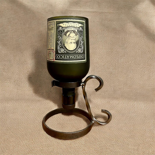 Tischleuchter aus alter Diplomatico Rum Flasche auf Metallständer
