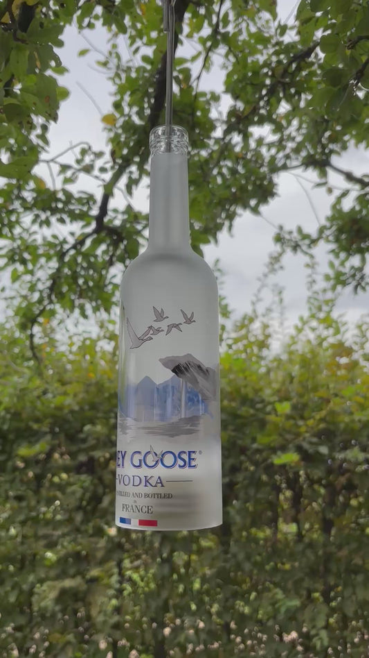 Windlicht aus Grey Goose Vodka Flasche - schönes Motiv Gans mit Bergen im Hintergrund  - besonderes Unikat mit Drahteinsatz